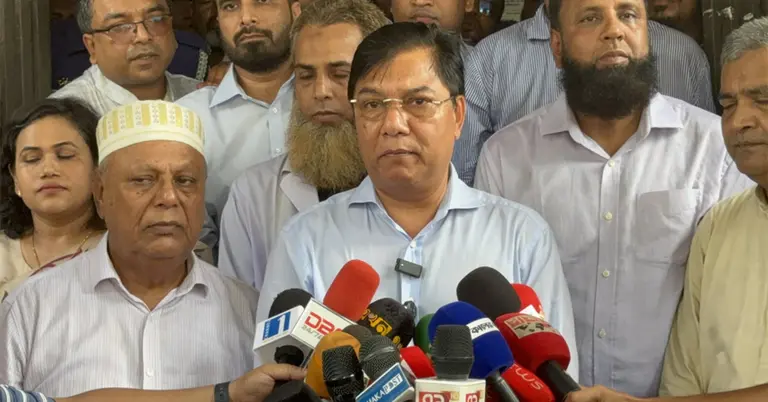 কথা বলেছেন বিমানমন্ত্রী এম রশিদুজ্জামান মিল্লাত